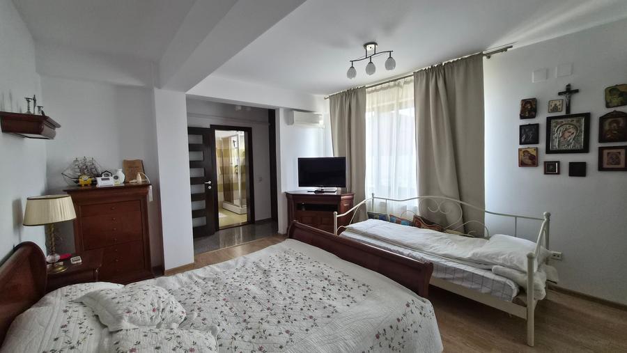 Casă individuală cu 5 camere cu Teren 380 Mp în Lazu