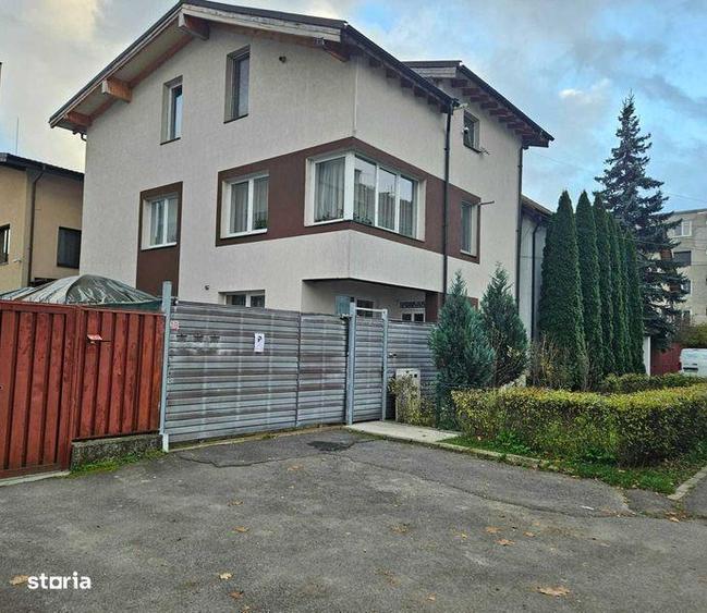 Apartament cu 3 camere decomandat în Tractorul