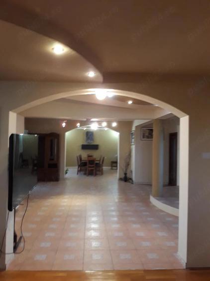 Casă cu 3 camere cu Teren 1200 Mp în Central