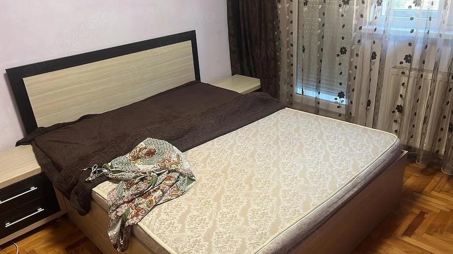 Apartament cu 3 camere decomandat în Nufărul