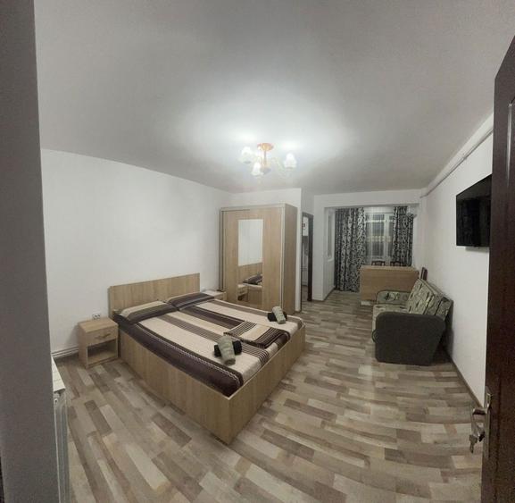 Garsonieră decomandată în 23 August