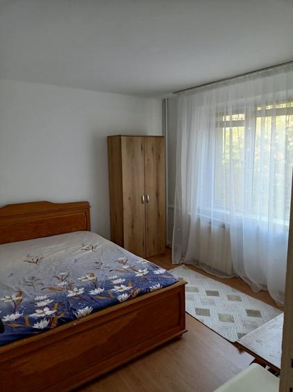 Apartament cu 3 camere decomandat în Crângași