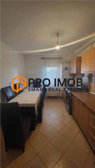 Apartament cu 3 camere decomandat, mobilat în Micro 3