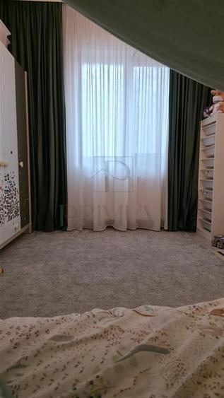Apartament cu 4 camere decomandat, mobilat în Dumbrăvița