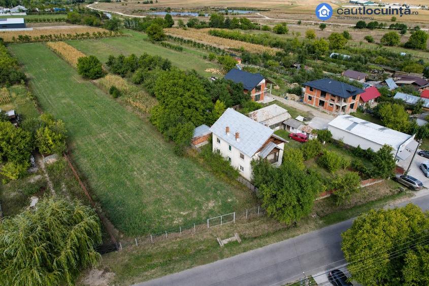 Casă cu 5 camere cu Teren 4900 Mp în Micești