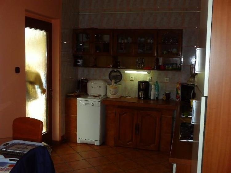 Casă individuală cu 9 camere cu Piscina în Central