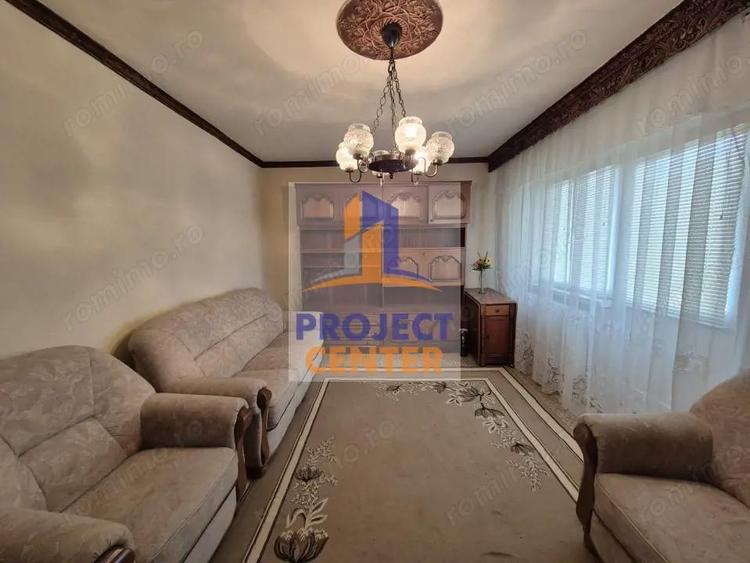 Apartament cu 3 camere decomandat în Central