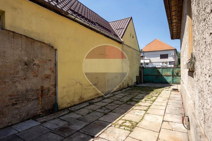 Casă cu 3 camere cu Teren 369 Mp în 13 Decembrie