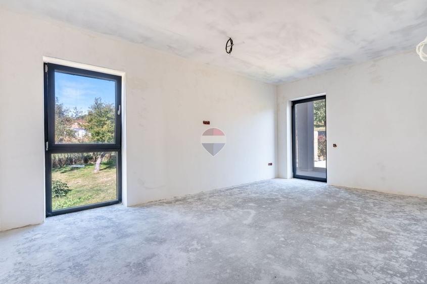 Duplex cu 6 camere cu Teren 400 Mp în Sud