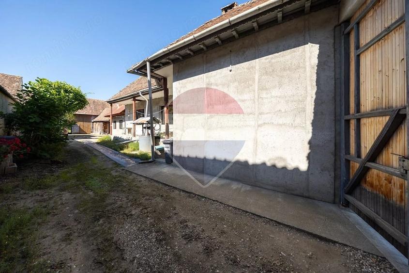 Casă cu 5 camere cu Teren 1346 Mp în Comana