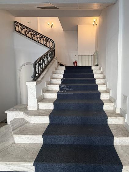 Birou, de 216 mp, în Universitate