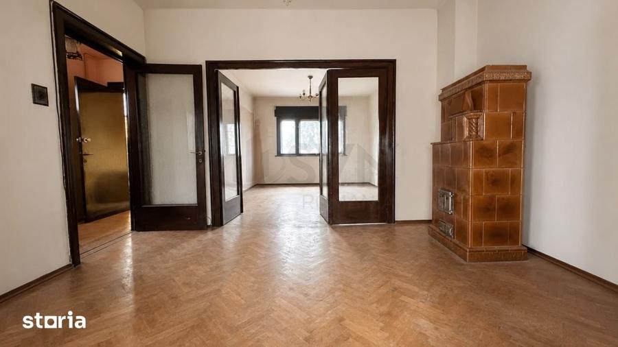 Casă cu 8 camere cu Teren 100 Mp în Centrul Civic