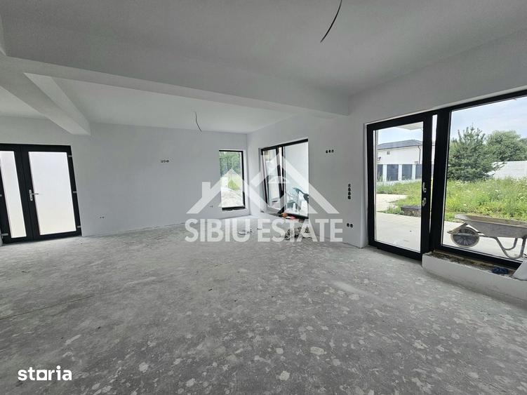 Casă cu 4 camere cu Teren 500 Mp în Central
