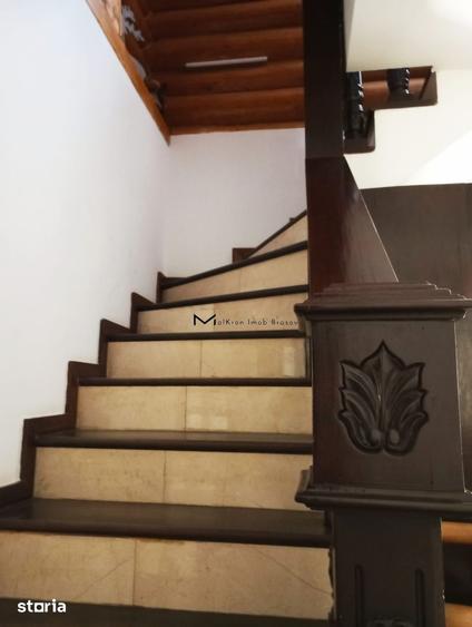 Casă cu 6 camere cu Teren 670 Mp în Florilor