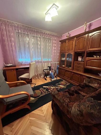 Apartament cu 4 camere decomandat în Titan