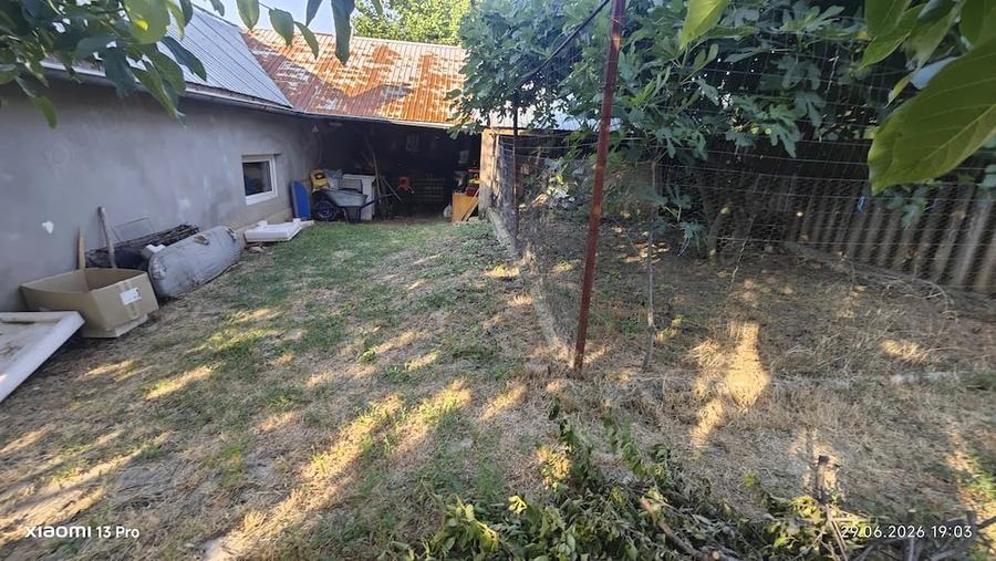 Casă cu 3 camere cu Teren 2400 Mp în Central