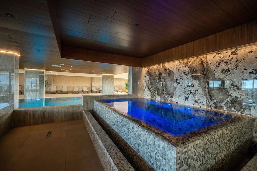 Apartament cu 3 camere decomandat în Mamaia-Sat