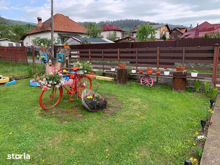 Casă cu 5 camere cu Teren 1000 Mp în Lerești