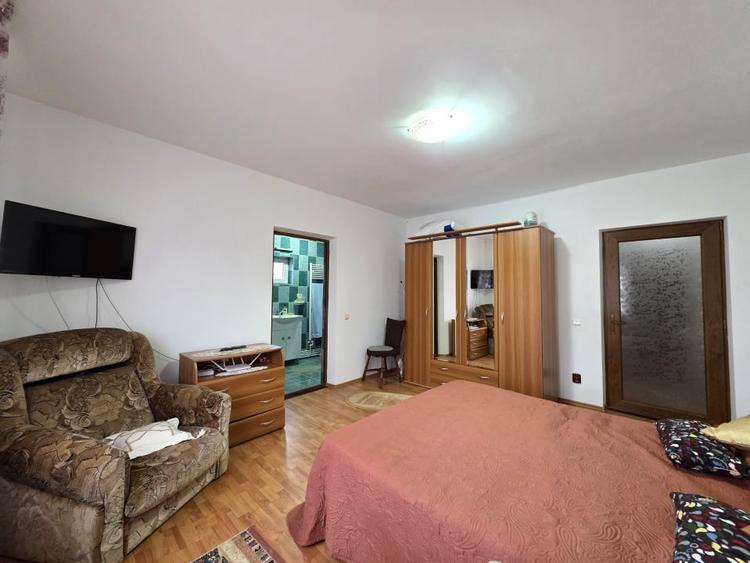 Casă individuală cu 3 camere cu Garaj în Oituz