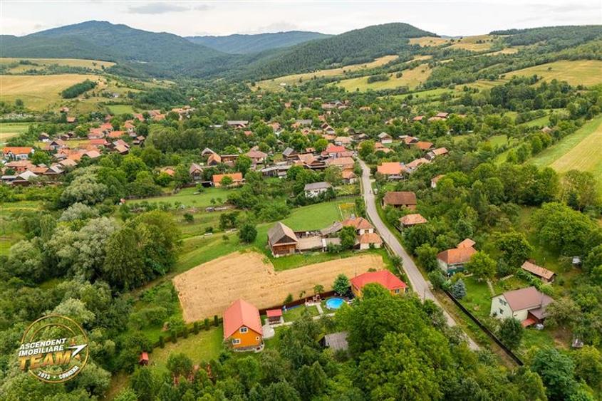 Casă cu 5 camere cu Piscina în Lutoasa