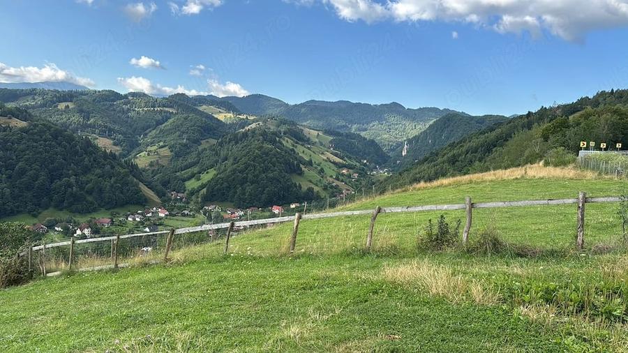 Teren de 4000 mp, în Rucăr