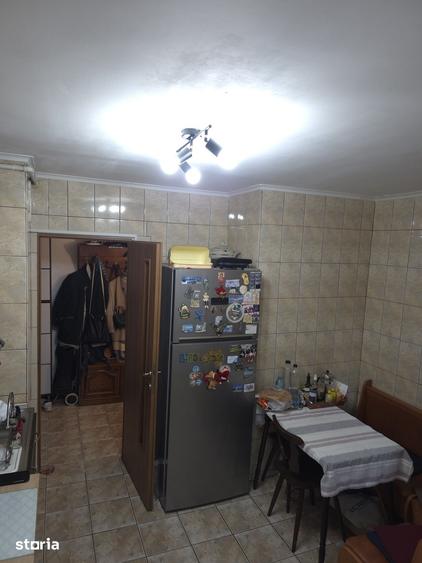 Apartament cu 3 camere decomandat în Rahova