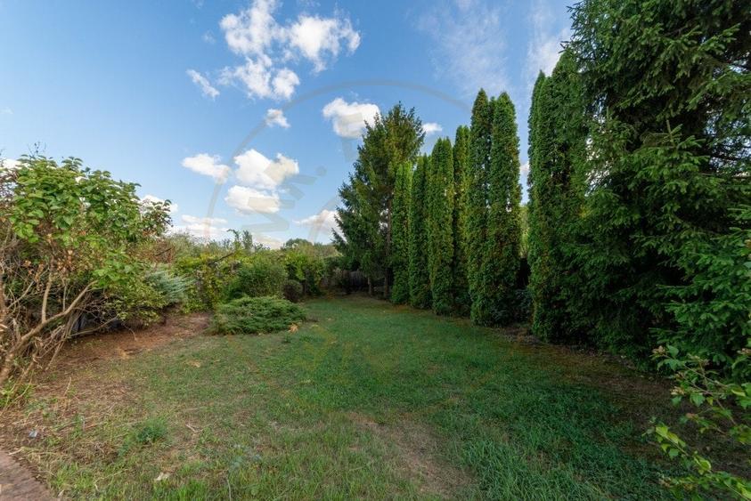 Casă individuală cu 9 camere cu Canalizare în Bascov
