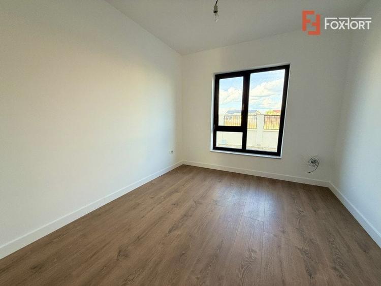 Duplex cu 5 camere cu Canalizare în Dumbrăvița