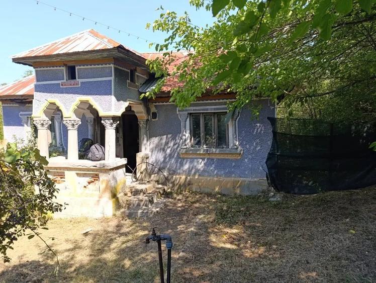 Teren de 2260 mp, în Poiana Lacului