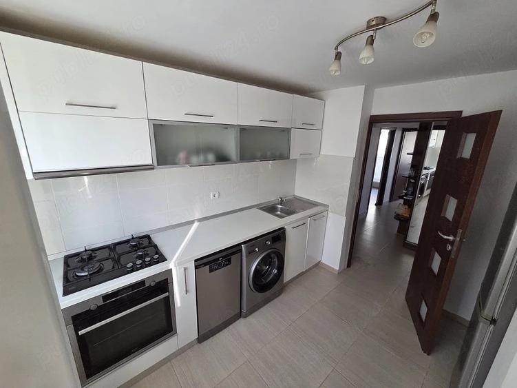 Apartament cu 3 camere decomandat în Titan