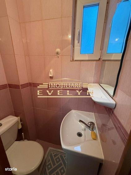 Apartament cu 4 camere decomandat în Central