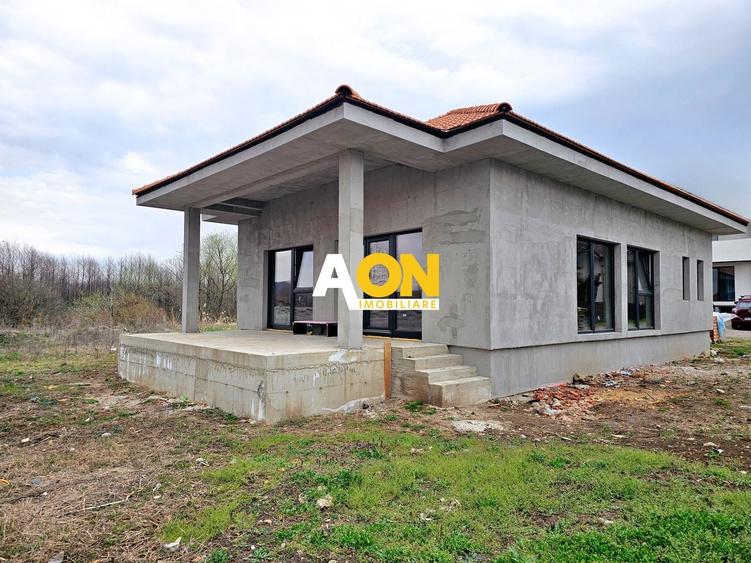 Casă individuală cu 3 camere cu Canalizare în Micești