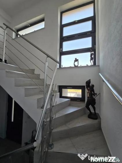 Casă cu 4 camere cu Teren 241 Mp în CET