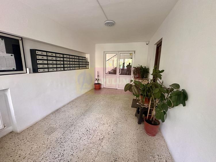 Apartament cu 3 camere decomandat în Berceni