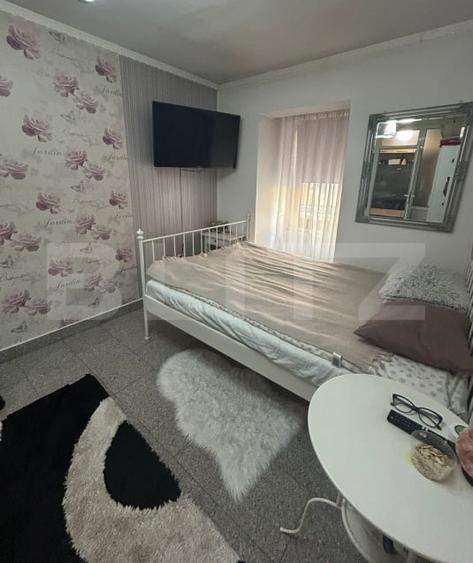 Apartament cu 5 camere decomandat, mobilat în Reghin