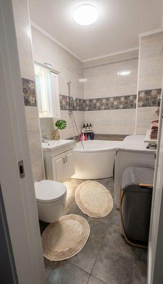 Apartament cu 2 camere semidecomandat, mobilat în Far