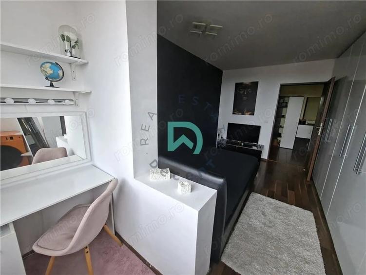 Apartament cu 3 camere decomandat în Calea București
