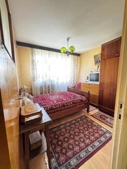 Apartament cu 3 camere semidecomandat în Dristor