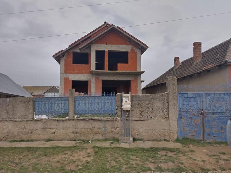 Casă cu 4 camere în Central
