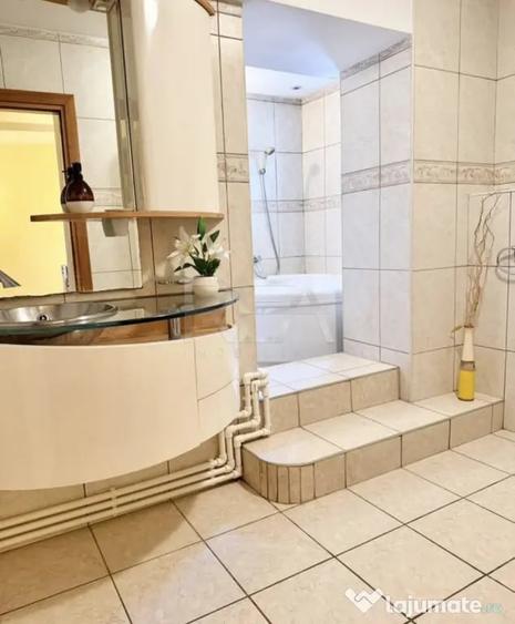 Apartament cu 4 camere decomandat în Ultracentral