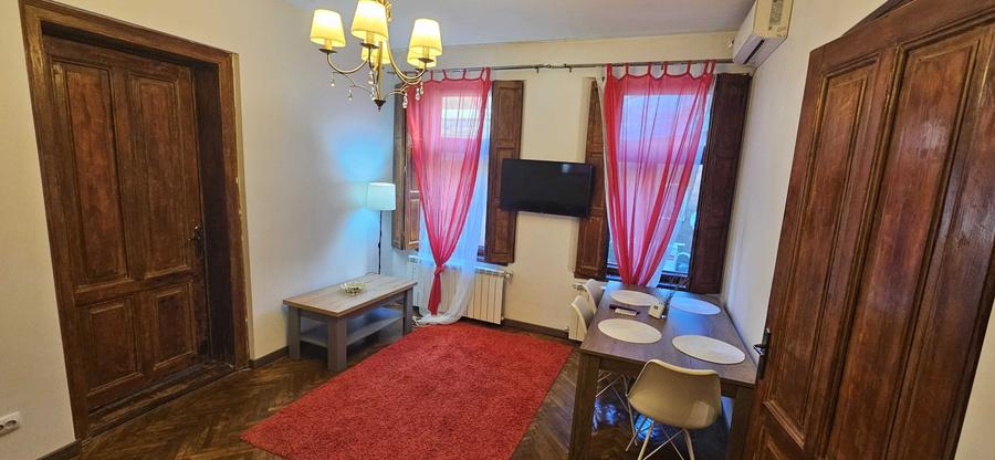 Apartament cu 2 camere decomandat în Piața Centrală