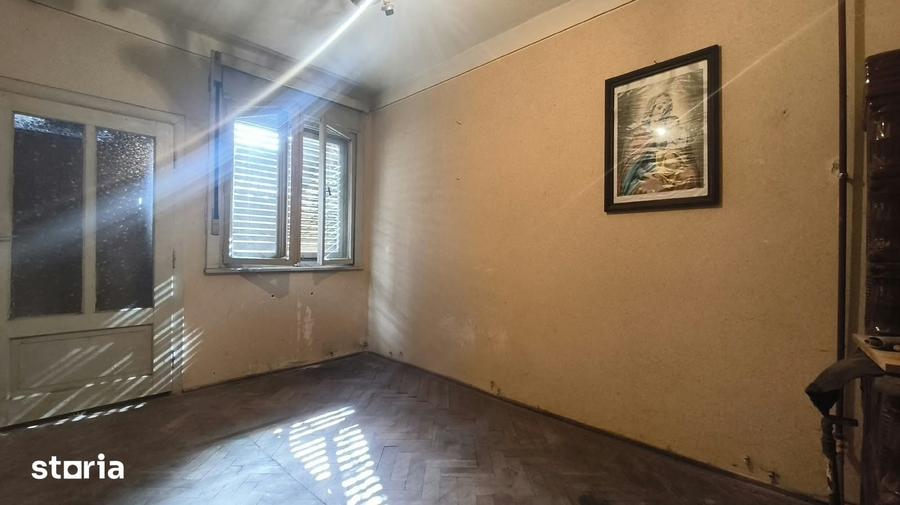 Casă cu 2 camere cu Teren 1855 Mp în Cârjiți