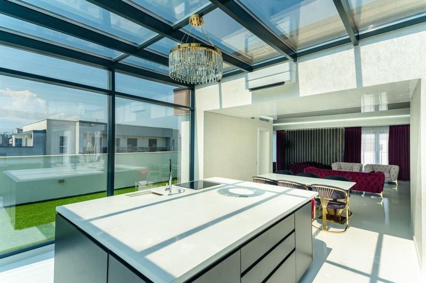 Penthouse cu 4 camere semidecomandat, mobilat în Est