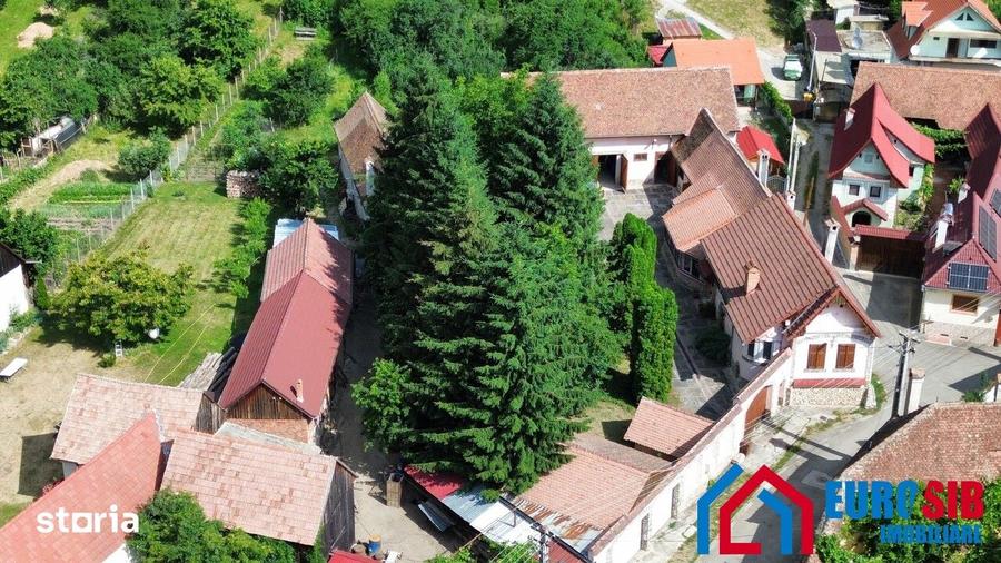 Casă cu 9 camere cu Teren 6193 Mp în Aeroport