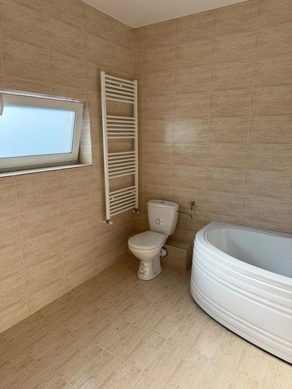 Casă cu 4 camere cu Teren 375 Mp în Central