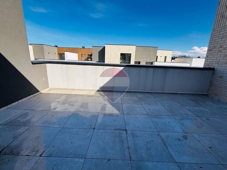 Casă individuală cu 4 camere cu Teren 158 Mp în Central