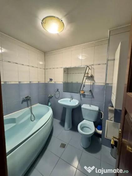 Casă cu 12 camere cu Teren 321 Mp în George Enescu