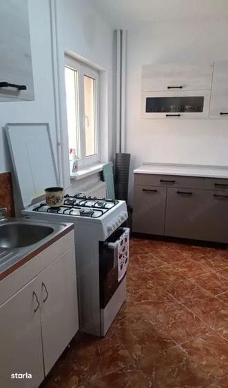 Apartament cu 3 camere decomandat, mobilat în Tineretului