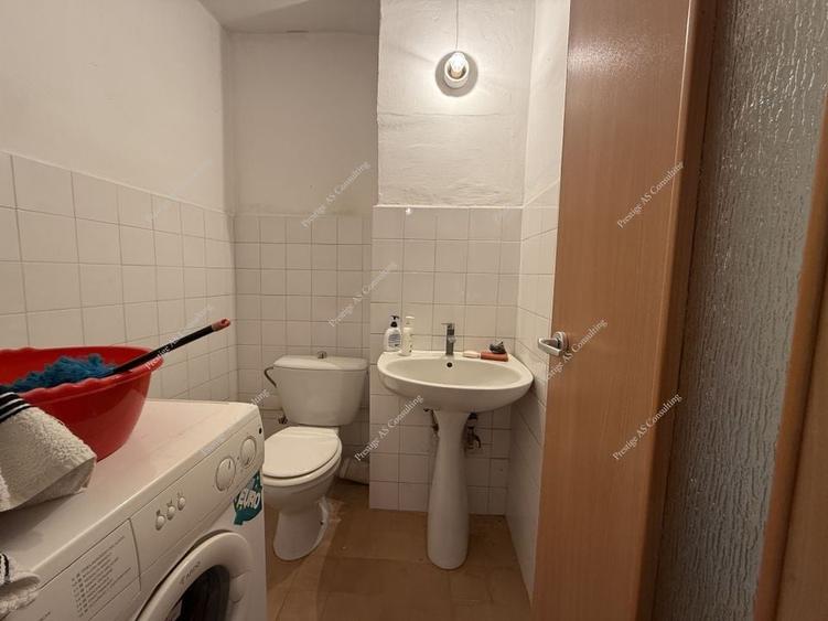 Apartament cu 3 camere decomandat în Girocului
