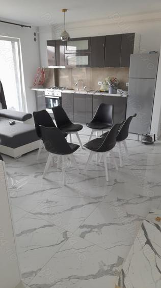Apartament cu 3 camere decomandat în Florești
